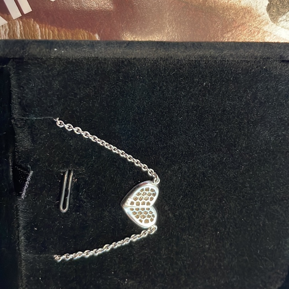 Diamond Pavé Heart - Picture 5 of 11